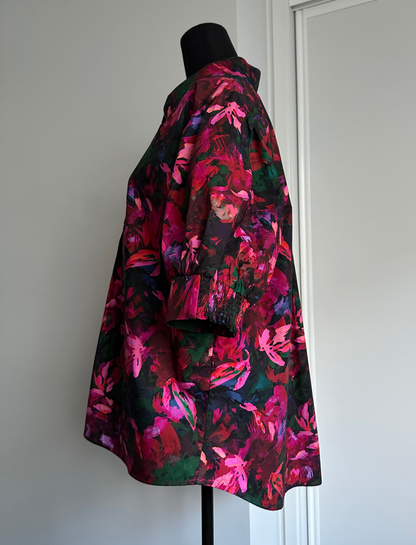MAKE YOUR MOVE POPOVER BLOUSE in Pink and Red Floral (Ready to Wear Size 16)
