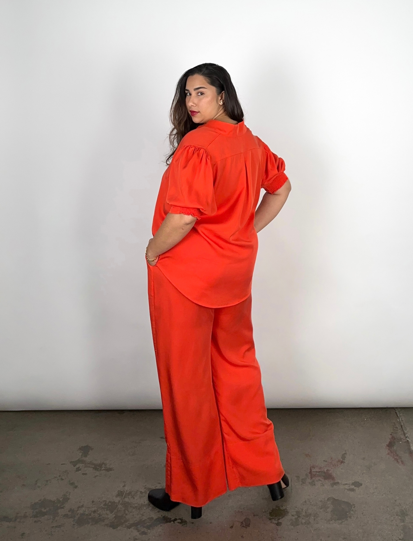 MAKE YOUR MOVE POPOVER BLOUSE in Sage (Ready to Wear Size 12)